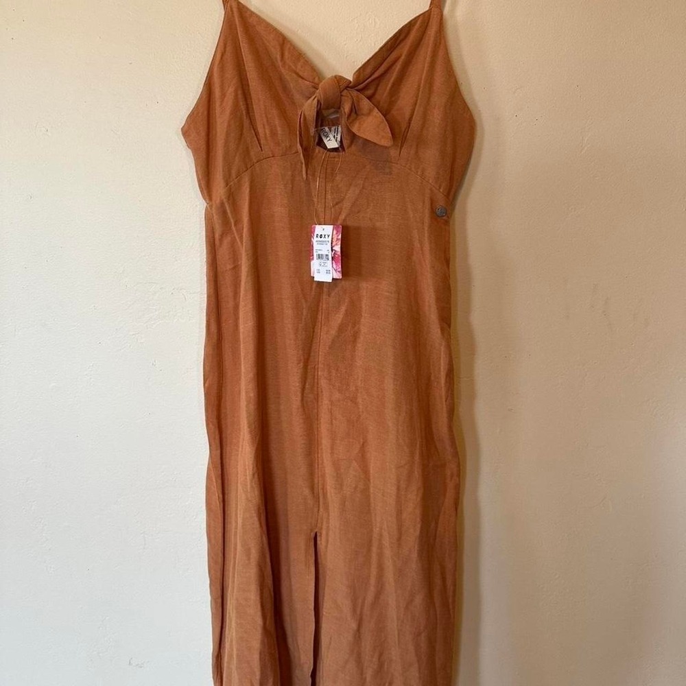 NWT Roxy dress in size M. Burnt Orange with tie front detail, lightweight, linen